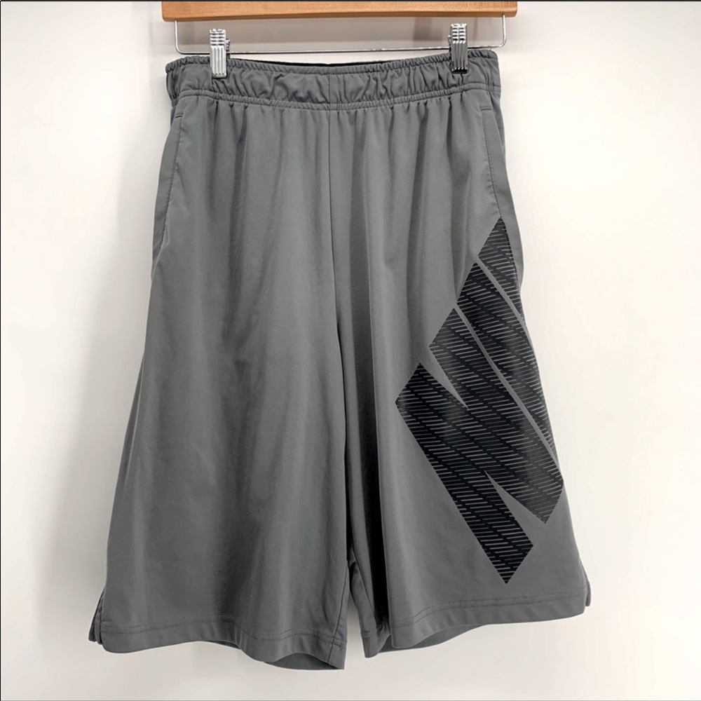 Nike Men’s Gray Basketball Shorts Size M